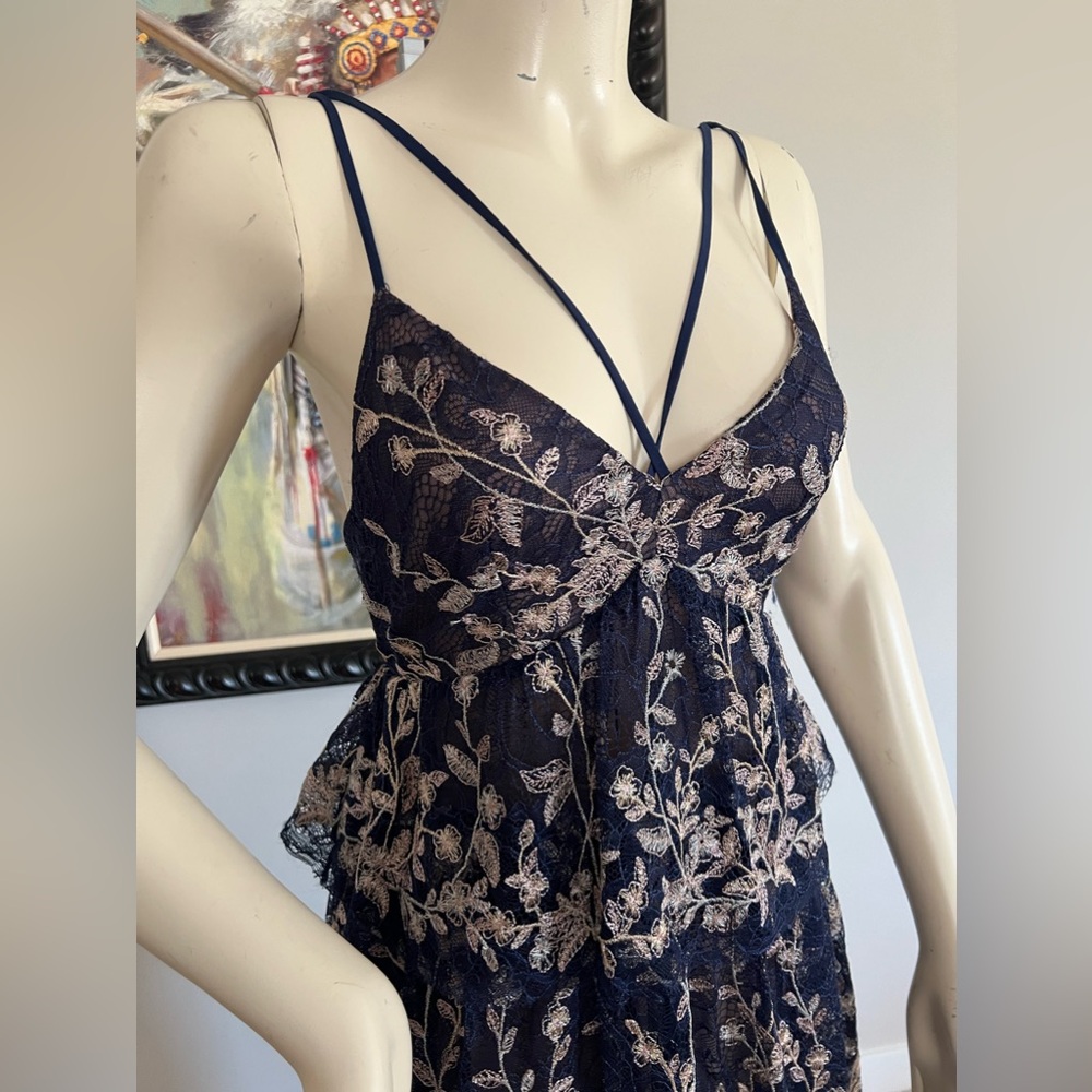 $588 NWT BCBGMAXAZRIA Floral Blooms Metallic Embroidered Ruffle Gown - Picture 10 of 16
